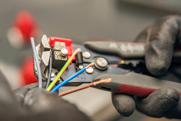 Best Local Electrician Companies  in Charleston, IL
